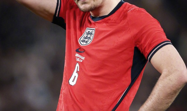马奎尔为何落选？图赫尔3月已预言，难比这5人，中卫搭档曝光